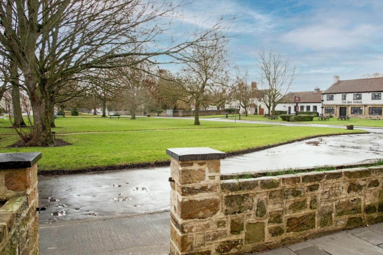 Work And Relax - Fast Wifi, Fireplace & Near Pub Newton Aycliffe Eksteriør billede