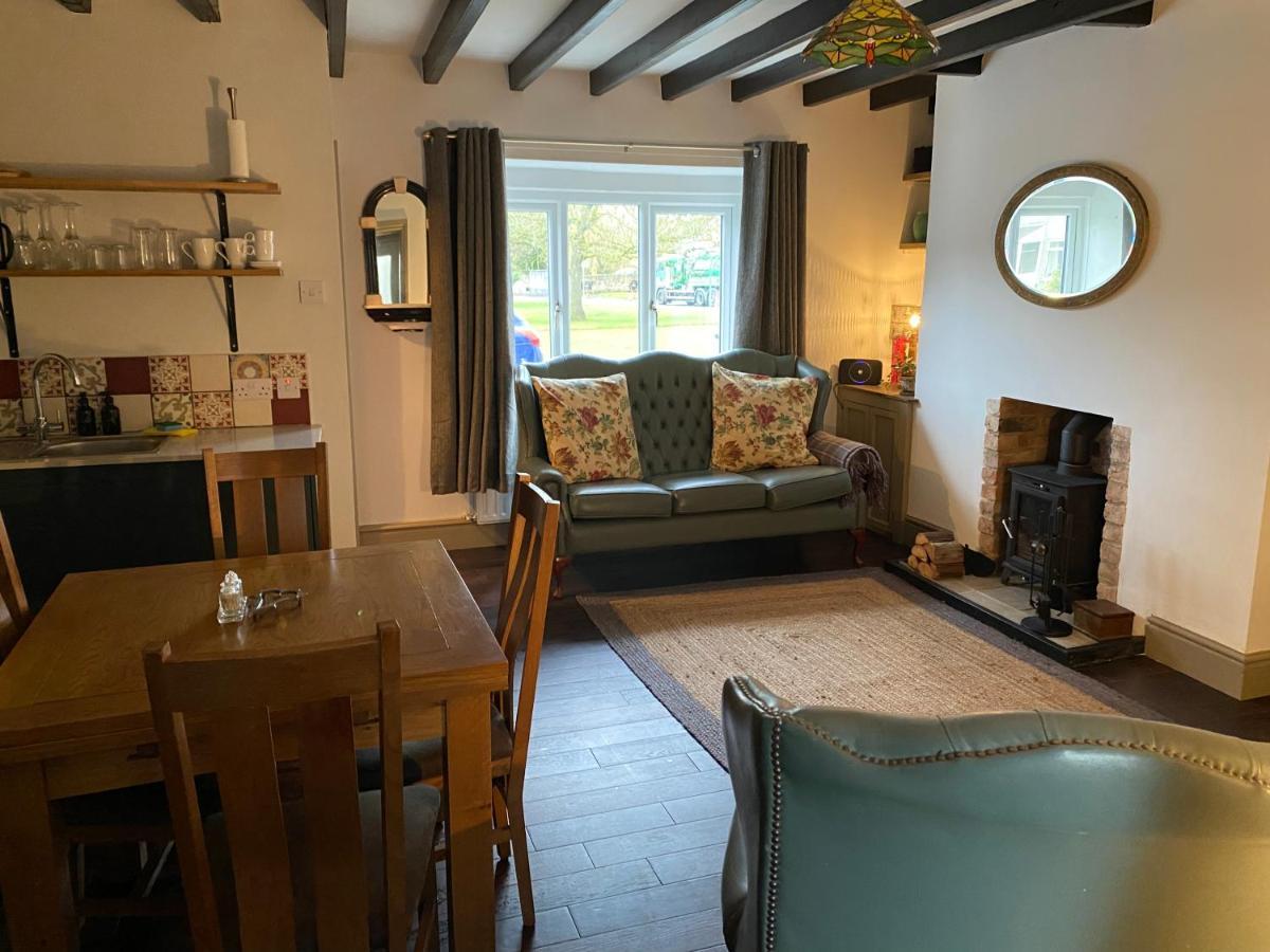 Work And Relax - Fast Wifi, Fireplace & Near Pub Newton Aycliffe Eksteriør billede